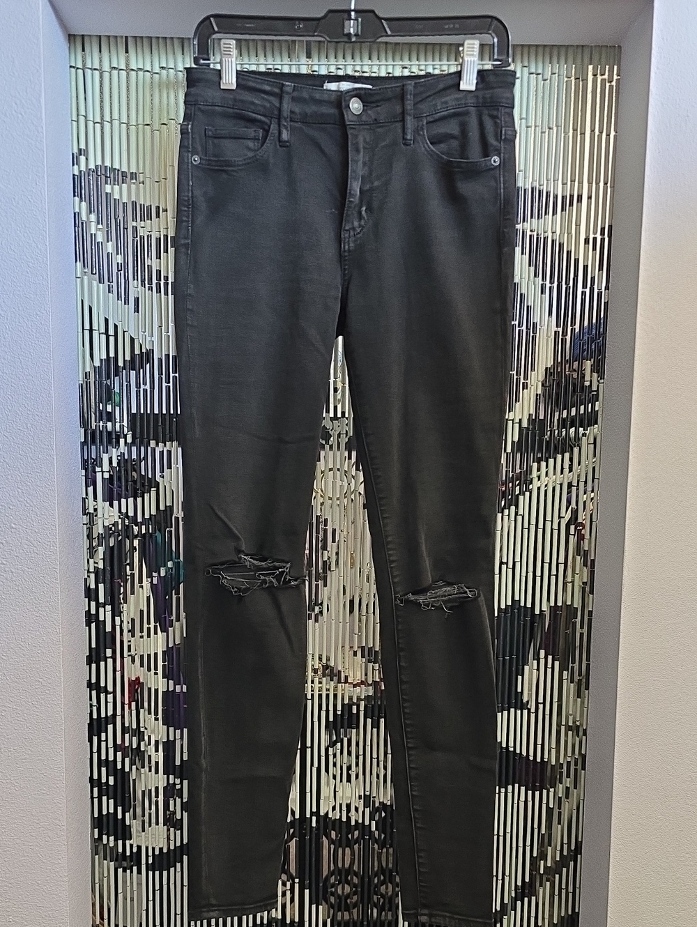Abercrombie & Fitch Black Skinny Jeans with Ripped Knees Size 4 (27W)
